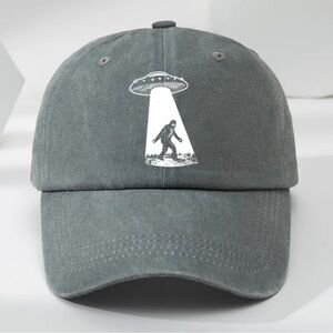 🆕 Distressed Vintage Washed Baseball Cap Bigfoot With UFO 🛸👽👣